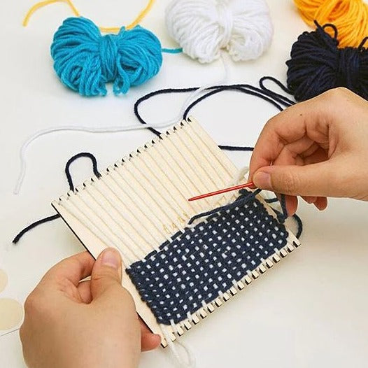 KIKKERLAND Arts & Crafts Crafters Loom Coaster Kit