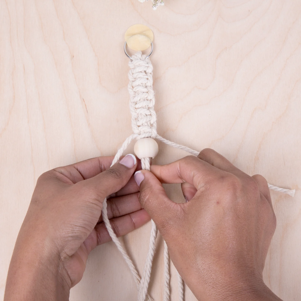 KIKKERLAND Arts & Crafts Crafters Macrame Keychain Kit