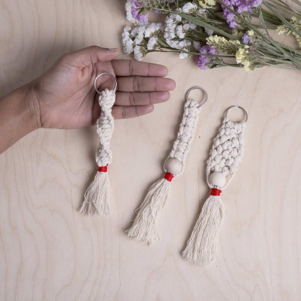 KIKKERLAND Arts & Crafts Crafters Macrame Keychain Kit