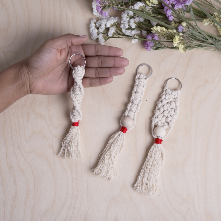 KIKKERLAND Arts & Crafts Crafters Macrame Keychain Kit