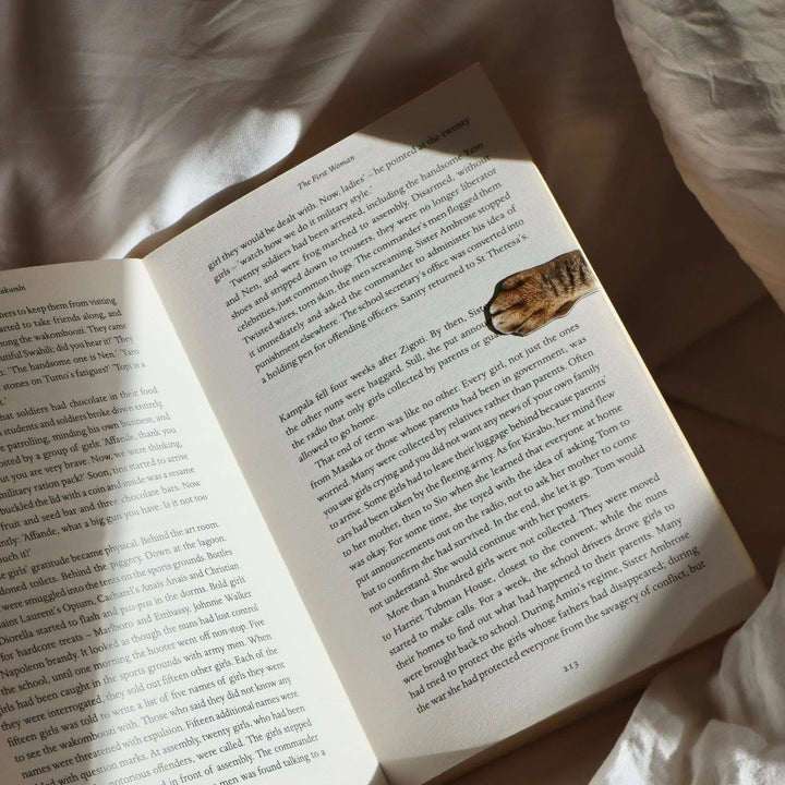 KIKKERLAND Office Goods Magnetic Cat Paw Bookmarks